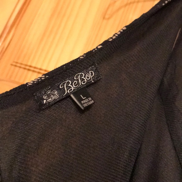 Casual Black Dress with Lace Design - Picture 4 of 5